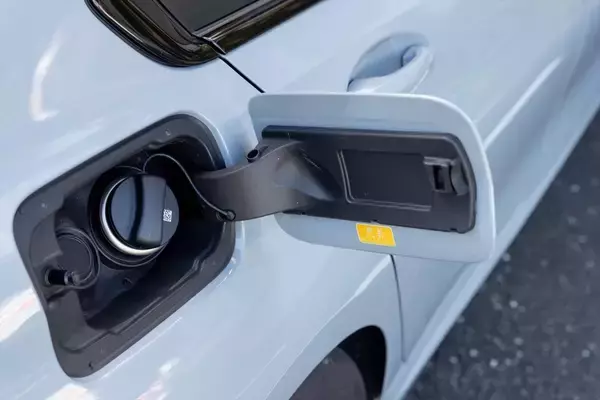 「予算700万円台からの輸入セダン選び。BMW「3シリーズ」がメルセデス「Cクラス」より“運転が楽しい”理由」の画像