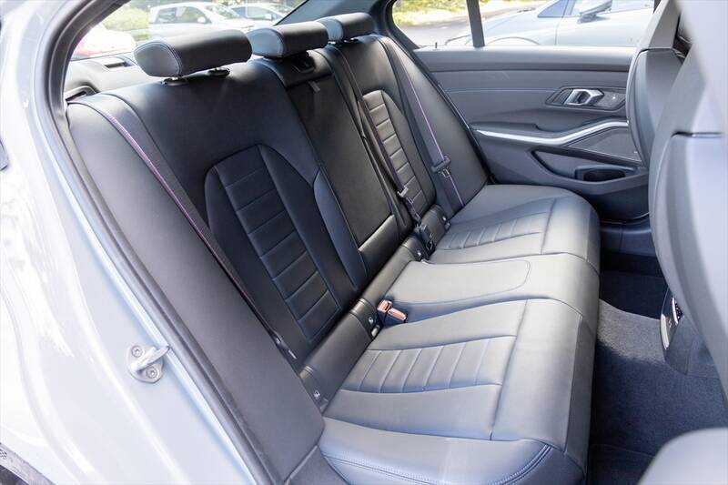 予算700万円台からの輸入セダン選び。BMW「3シリーズ」がメルセデス「Cクラス」より“運転が楽しい”理由