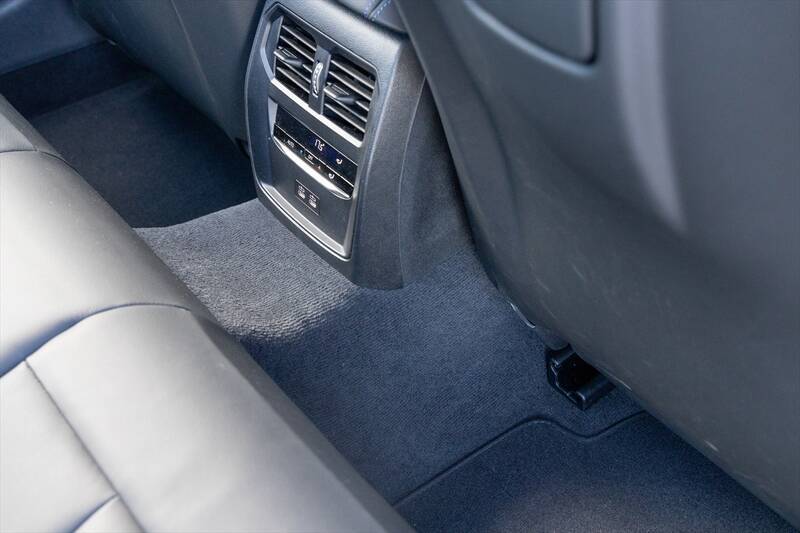 予算700万円台からの輸入セダン選び。BMW「3シリーズ」がメルセデス「Cクラス」より“運転が楽しい”理由