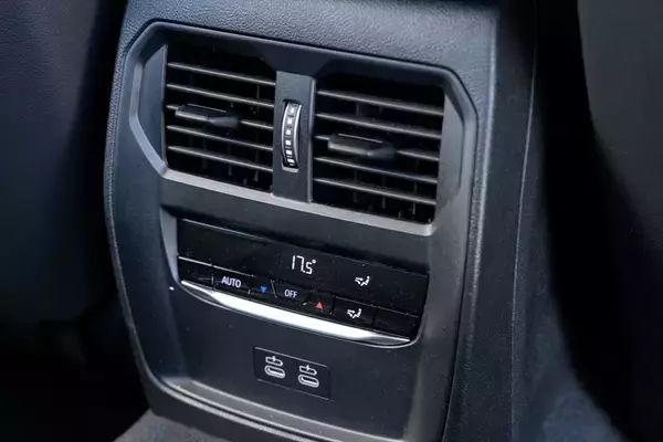 「予算700万円台からの輸入セダン選び。BMW「3シリーズ」がメルセデス「Cクラス」より“運転が楽しい”理由」の画像