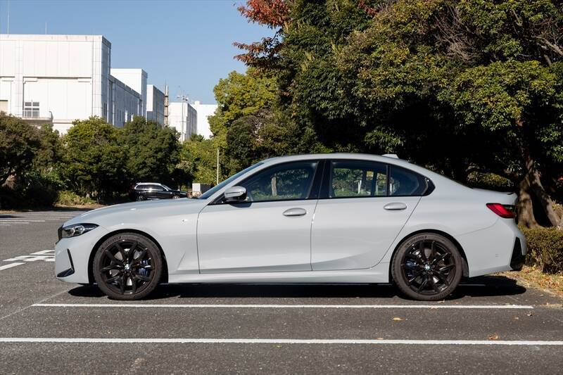 予算700万円台からの輸入セダン選び。BMW「3シリーズ」がメルセデス「Cクラス」より“運転が楽しい”理由