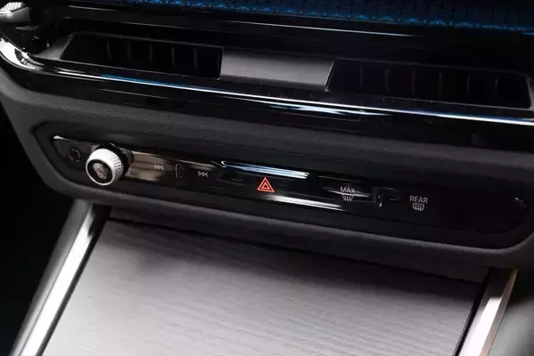 「予算700万円台からの輸入セダン選び。BMW「3シリーズ」がメルセデス「Cクラス」より“運転が楽しい”理由」の画像