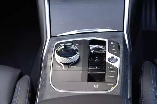 「予算700万円台からの輸入セダン選び。BMW「3シリーズ」がメルセデス「Cクラス」より“運転が楽しい”理由」の画像