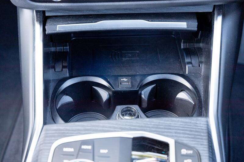 予算700万円台からの輸入セダン選び。BMW「3シリーズ」がメルセデス「Cクラス」より“運転が楽しい”理由