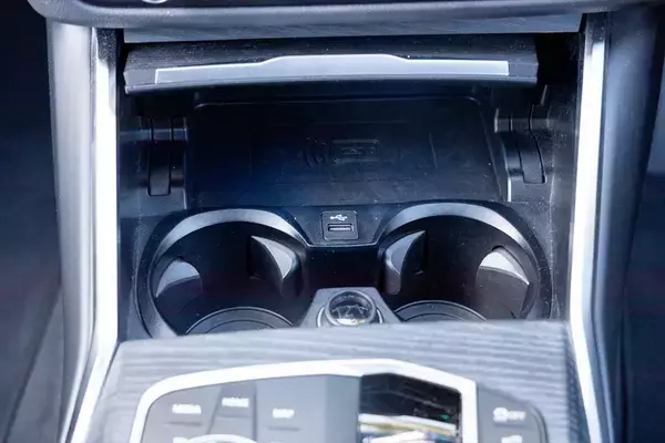 「予算700万円台からの輸入セダン選び。BMW「3シリーズ」がメルセデス「Cクラス」より“運転が楽しい”理由」の画像