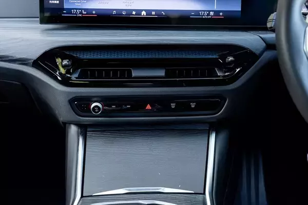 「予算700万円台からの輸入セダン選び。BMW「3シリーズ」がメルセデス「Cクラス」より“運転が楽しい”理由」の画像