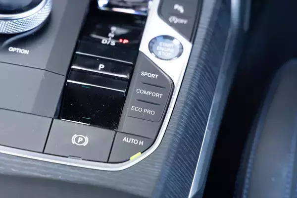 「予算700万円台からの輸入セダン選び。BMW「3シリーズ」がメルセデス「Cクラス」より“運転が楽しい”理由」の画像