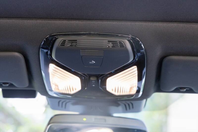 予算700万円台からの輸入セダン選び。BMW「3シリーズ」がメルセデス「Cクラス」より“運転が楽しい”理由