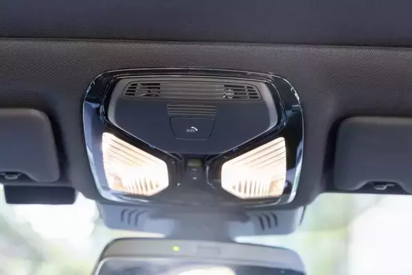 「予算700万円台からの輸入セダン選び。BMW「3シリーズ」がメルセデス「Cクラス」より“運転が楽しい”理由」の画像