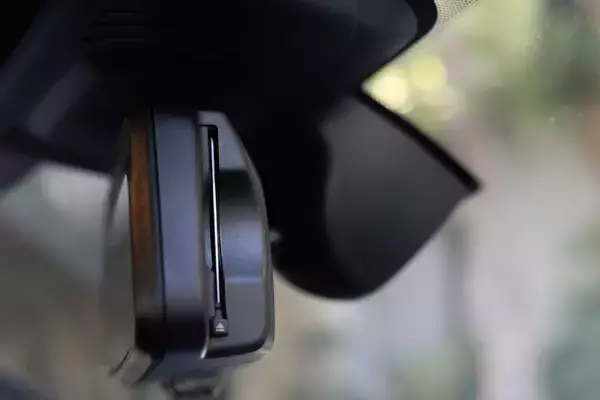 「予算700万円台からの輸入セダン選び。BMW「3シリーズ」がメルセデス「Cクラス」より“運転が楽しい”理由」の画像