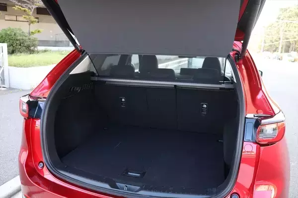 「新型もいいけどマツダのSUV「CX-5 ブラックセレクション」は300万円台で手に入る高コスパモデル」の画像