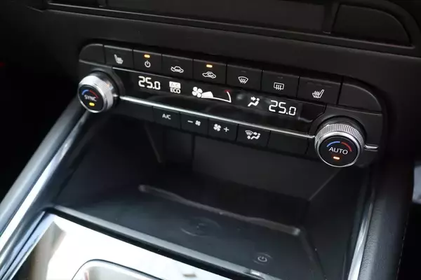 「新型もいいけどマツダのSUV「CX-5 ブラックセレクション」は300万円台で手に入る高コスパモデル」の画像