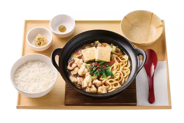 「やよい軒「もつ鍋」と「麻辣火鍋」を同時発売！ごはんはおかわり無料」の画像