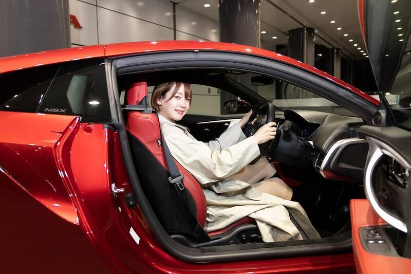 クルマは乗らなきゃわからない！ HondaのRQがNSXに乗ってお勉強