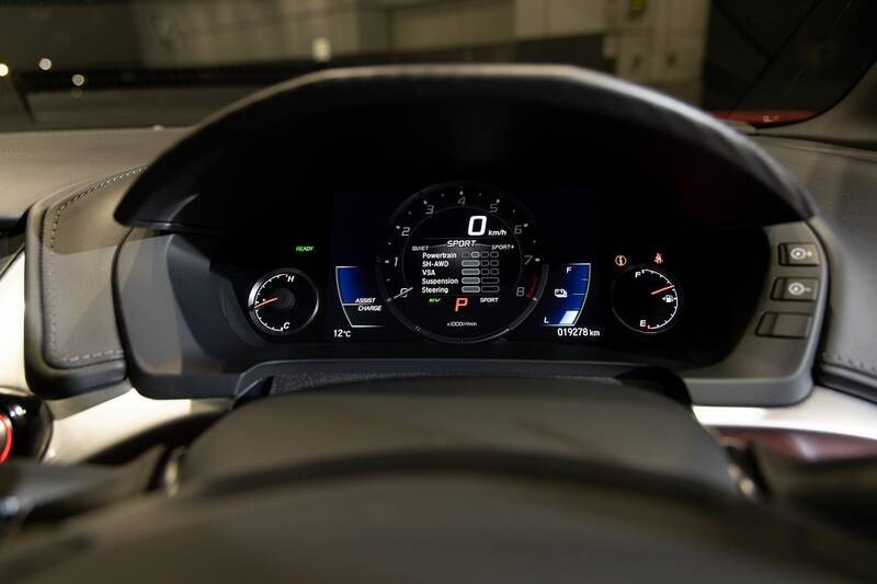 クルマは乗らなきゃわからない！ HondaのRQがNSXに乗ってお勉強