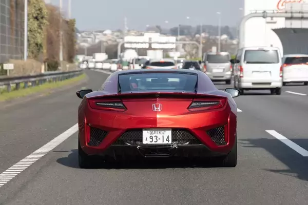 「クルマは乗らなきゃわからない！ HondaのRQがNSXに乗ってお勉強」の画像