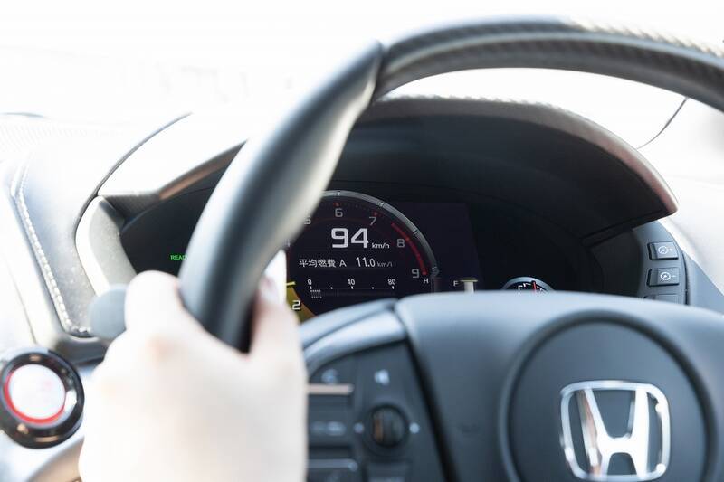 クルマは乗らなきゃわからない！ HondaのRQがNSXに乗ってお勉強