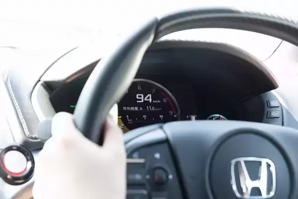 「クルマは乗らなきゃわからない！ HondaのRQがNSXに乗ってお勉強」の画像