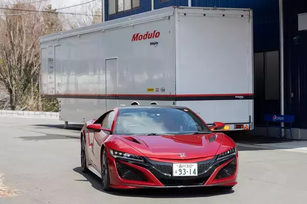 「クルマは乗らなきゃわからない！ HondaのRQがNSXに乗ってお勉強」の画像