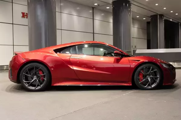 「クルマは乗らなきゃわからない！ HondaのRQがNSXに乗ってお勉強」の画像