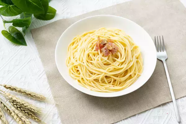 「300円で大盛！ しかも1.2倍に！ セブンの冷凍パスタ2品がリニューアル」の画像