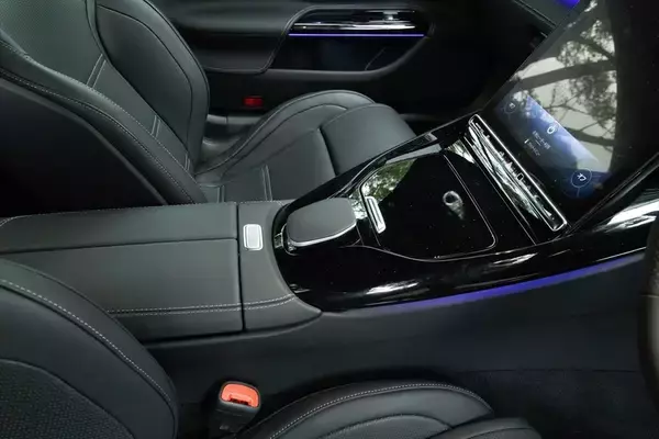 「ポルシェ 911を凌駕？ 「Mercedes-AMG GT43」は後席と大容量荷室を持つ速くて実用的なスポーツカー」の画像