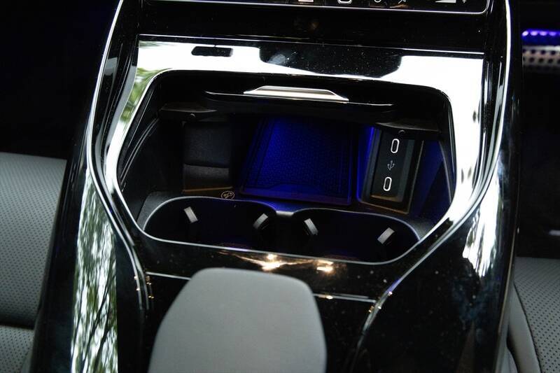 ポルシェ 911を凌駕？ 「Mercedes-AMG GT43」は後席と大容量荷室を持つ速くて実用的なスポーツカー