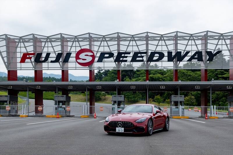 ポルシェ 911を凌駕？ 「Mercedes-AMG GT43」は後席と大容量荷室を持つ速くて実用的なスポーツカー