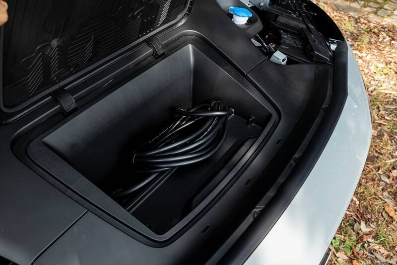 ボルボのEV「EX30クロスカントリー」は四輪駆動化しつつ乗り心地と加速が激変した