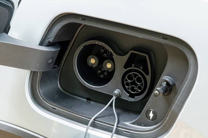 ボルボのEV「EX30クロスカントリー」は四輪駆動化しつつ乗り心地と加速が激変した