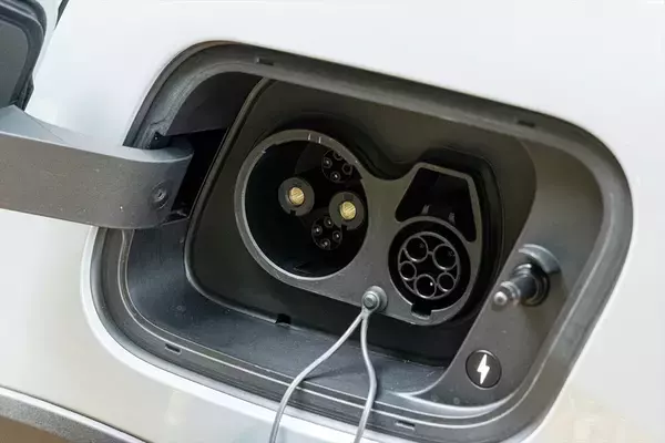 「ボルボのEV「EX30クロスカントリー」は四輪駆動化しつつ乗り心地と加速が激変した」の画像