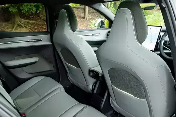 「ボルボのEV「EX30クロスカントリー」は四輪駆動化しつつ乗り心地と加速が激変した」の画像