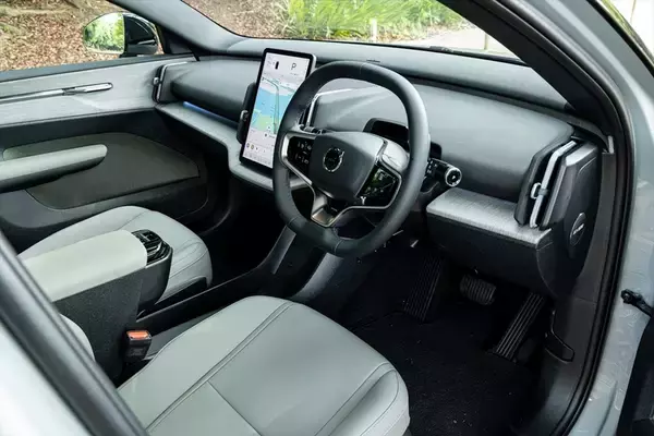 「ボルボのEV「EX30クロスカントリー」は四輪駆動化しつつ乗り心地と加速が激変した」の画像