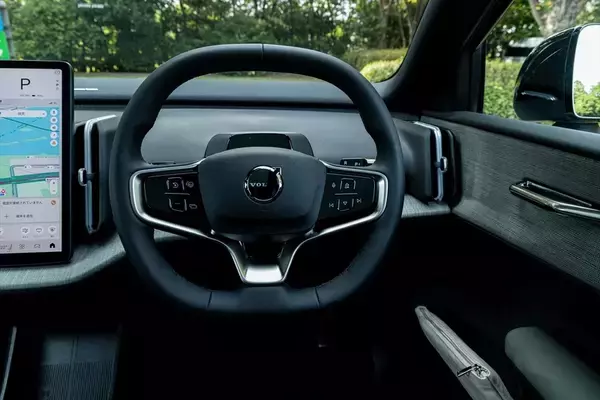 「ボルボのEV「EX30クロスカントリー」は四輪駆動化しつつ乗り心地と加速が激変した」の画像