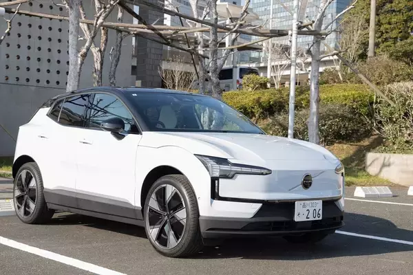 「ボルボのEV「EX30クロスカントリー」は四輪駆動化しつつ乗り心地と加速が激変した」の画像