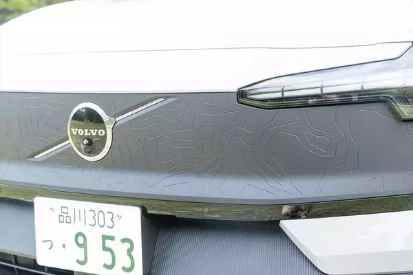 「ボルボのEV「EX30クロスカントリー」は四輪駆動化しつつ乗り心地と加速が激変した」の画像