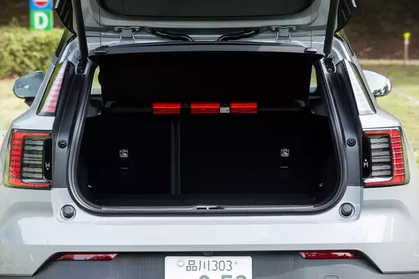「ボルボのEV「EX30クロスカントリー」は四輪駆動化しつつ乗り心地と加速が激変した」の画像