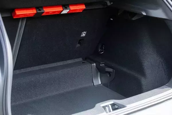 「ボルボのEV「EX30クロスカントリー」は四輪駆動化しつつ乗り心地と加速が激変した」の画像