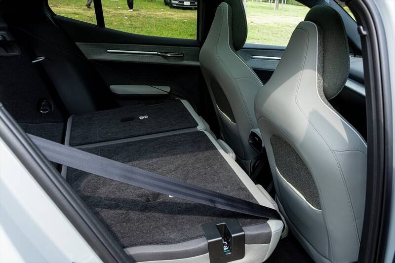 ボルボのEV「EX30クロスカントリー」は四輪駆動化しつつ乗り心地と加速が激変した