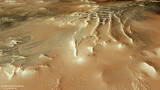 「マーズ・エクスプレスがとらえた火星の「インカシティ」と「スパイダー」」の画像3