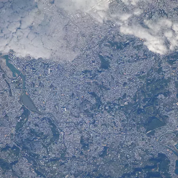 ISS（国際宇宙ステーション）から超望遠レンズで撮影された沖縄県那覇市付近