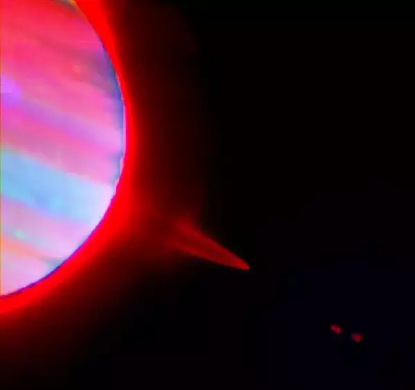 「すばる望遠鏡が赤外線でとらえた木星とリング」の画像