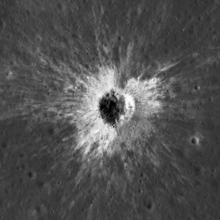 月面で新たに形成された直径222mのクレーターを発見　132年に一度の衝突で形成