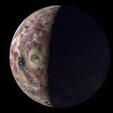 「史上初！　木星の衛星イオの南極域をジュノー探査機がとらえた」の画像1