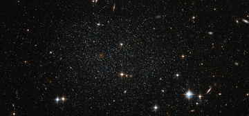 まるで星空？　ハッブル宇宙望遠鏡がとらえたポンプ座矮小銀河