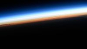 ISS（国際宇宙ステーション）から見た日暮れ2景