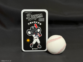 ブラックドアラの限定デザイン入り「ブラックドアラのブラックティー」を数量限定で販売いたします