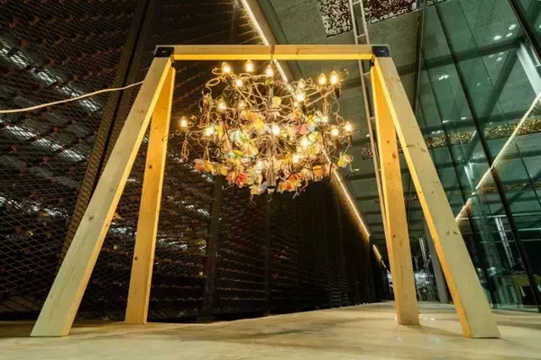 近大経営学部とメガネの田中の産学連携プロジェクト　使用済みメガネを活用したアート作品を展示し、来店動機を創出