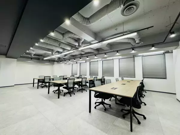 「【2026年最新】リモート時代の逆張り!? 社員が自発的に集まる「マグネット・オフィス」の作り方」の画像