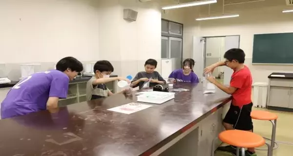 近大工学部サイエンスラボ部が親子向けに科学体験を実施　冷却パックやスライムづくりで科学の面白さを伝える